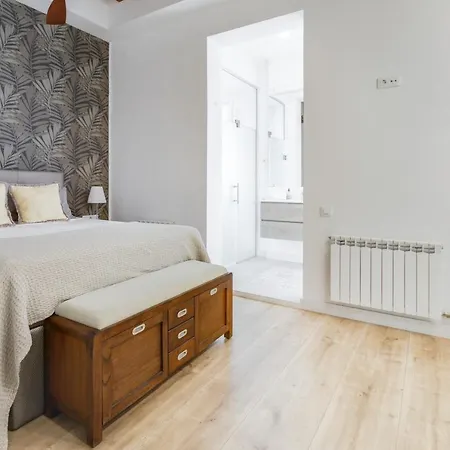Stylish 2 Bed 2 Bath Flat Close To Arc De Triomf *