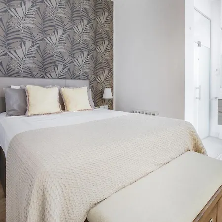 Stylish 2 Bed 2 Bath Flat Close To Arc De Triomf * Barcelona