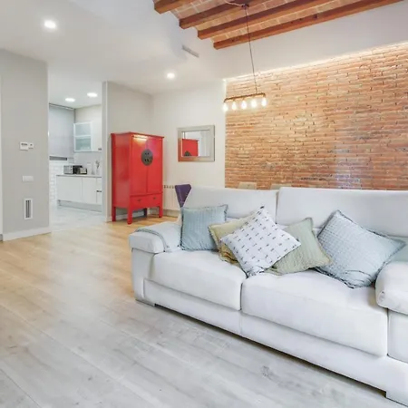 Stylish 2 Bed 2 Bath Flat Close To Arc De Triomf Apartament Barcelona